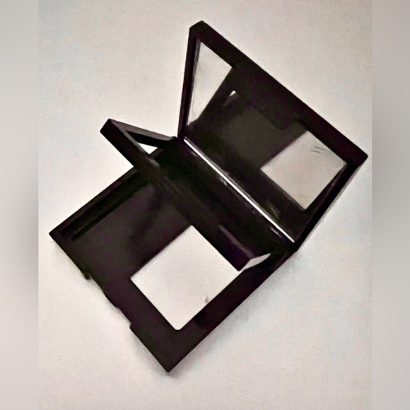 Laura Mercier Single, Empty Eyeshadow Compact Case **NEW!!🎁** - Picture 2 of 4